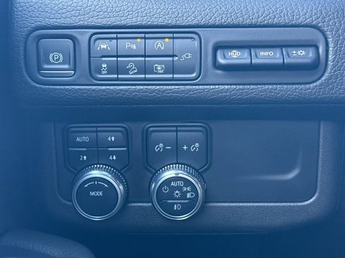 Used 2022 GMC Yukon Denali image 31