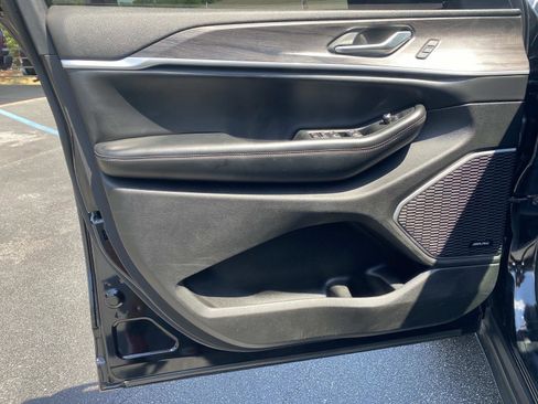 Used 2023 Jeep Grand Cherokee Limited w/ Black Appearance Package image 22