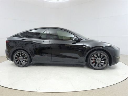Used 2023 Tesla Model Y Performance image 8