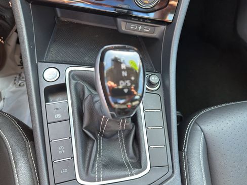 Used 2024 Volkswagen Jetta SE FWD image 17