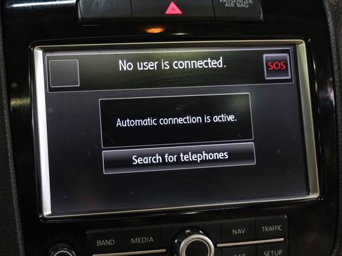 Used 2014 Volkswagen Touareg Sport image 28