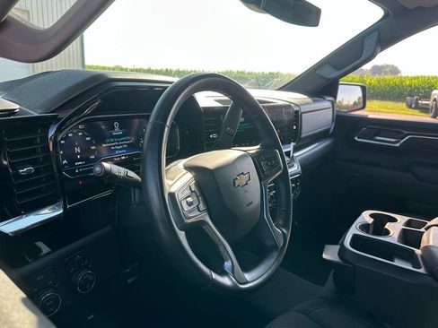 Used 2024 Chevrolet Silverado 1500 LT AWD/4WD image 2