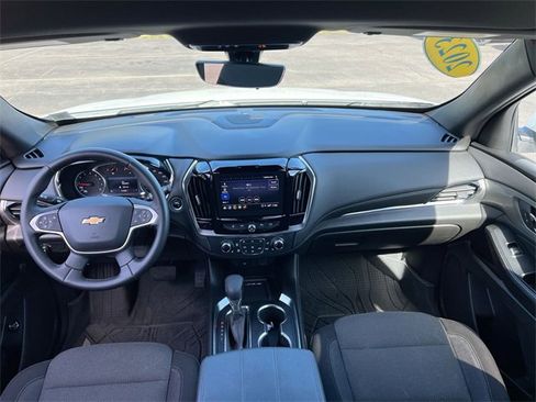 Used 2023 Chevrolet Traverse LT w/ Rear Camera Mirror Package image 19
