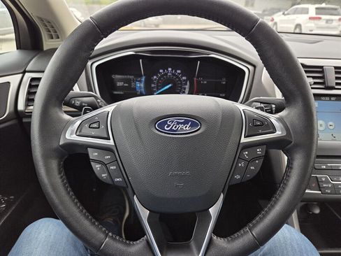 Used 2018 Ford Fusion SE w/ Fusion SE Technology Package FWD image 14