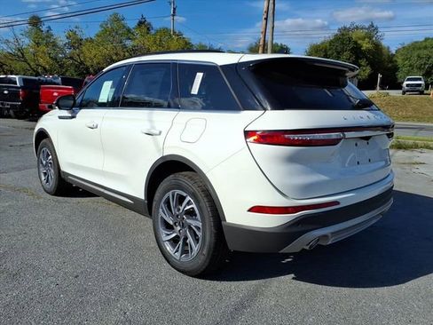 New 2025 Lincoln Corsair AWD w/ Equipment Group 101A image 4