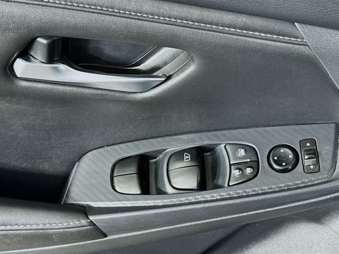 Used 2025 Nissan Sentra SV FWD image 23