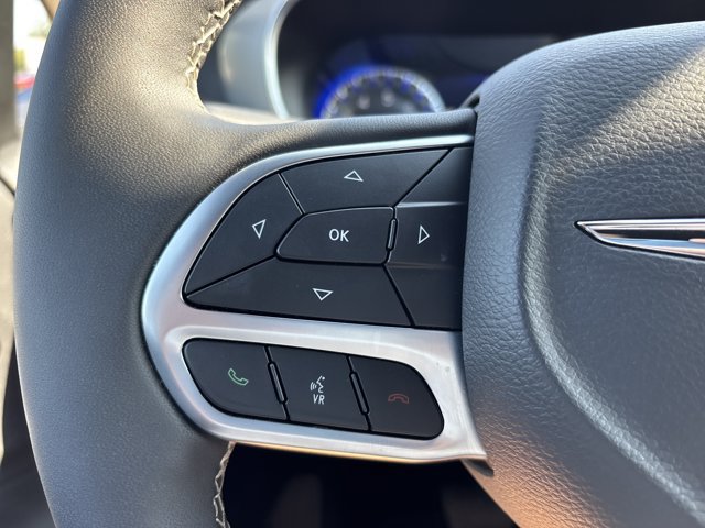 Used 2026 Chrysler Pacifica Limited FWD image 30