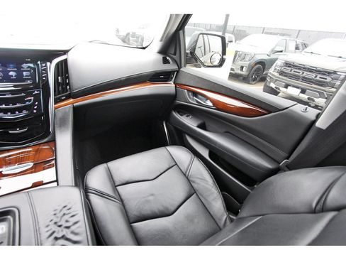 Used 2017 Cadillac Escalade 4WD image 10
