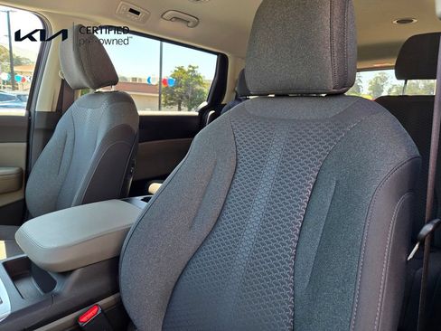 Certified 2026 Kia Carnival LX FWD image 17