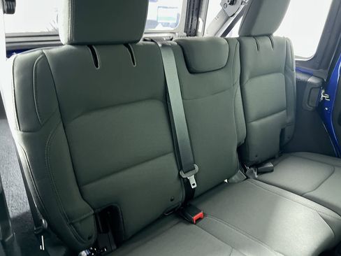 Used 2018 Jeep Wrangler Unlimited Sport image 31