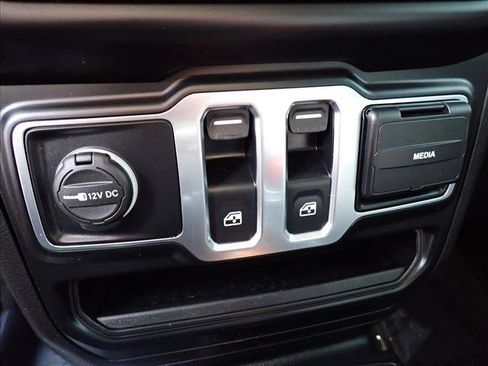 Used 2021 Jeep Wrangler Sport AWD/4WD image 16