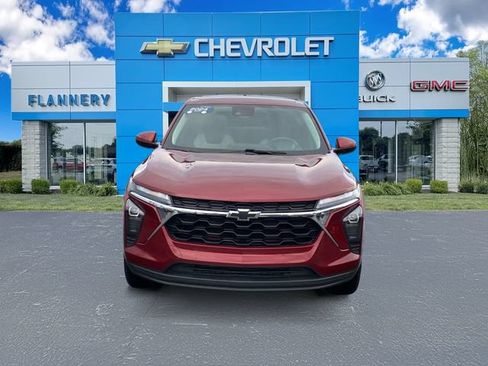 Used 2024 Chevrolet Trax LS w/ LS Convenience Package FWD image 8
