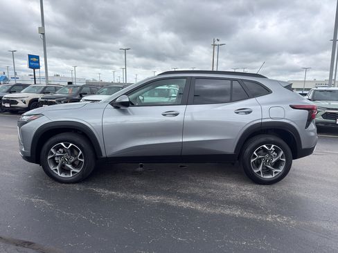 Used 2024 Chevrolet Trax LT w/ Driver Confidence Package FWD image 6