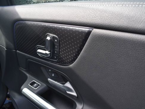 Used 2025 Mercedes-Benz GLA 250 image 23