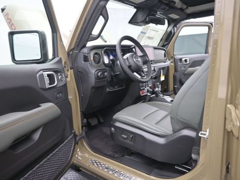 New 2026 Jeep Gladiator Mojave AWD/4WD image 9