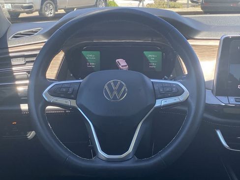 Used 2024 Volkswagen Atlas SEL AWD/4WD image 14