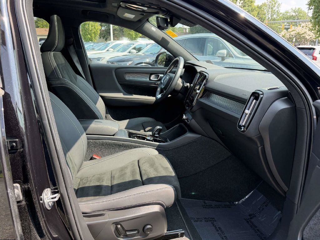 Used 2022 Volvo XC40 P8 Recharge Ultimate AWD/4WD image 11