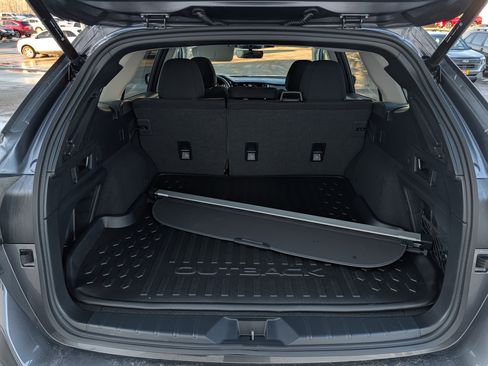 Used 2025 Subaru Outback Premium image 18