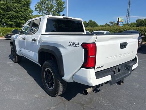 Used 2024 Toyota Tacoma TRD Off-Road AWD/4WD image 11