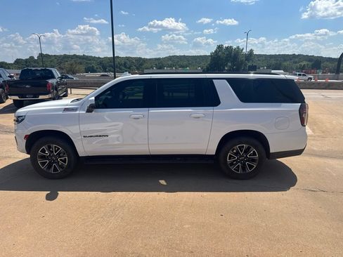 Used 2024 Chevrolet Suburban Z71 w/ Luxury Package AWD/4WD image 4