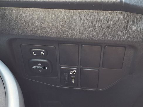 Used 2015 Toyota Prius Three image 8