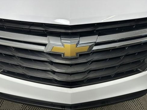 Used 2023 Chevrolet Equinox LS image 9