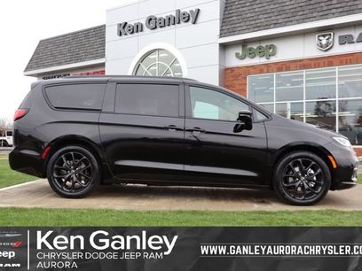 New 2026 Chrysler Pacifica Select