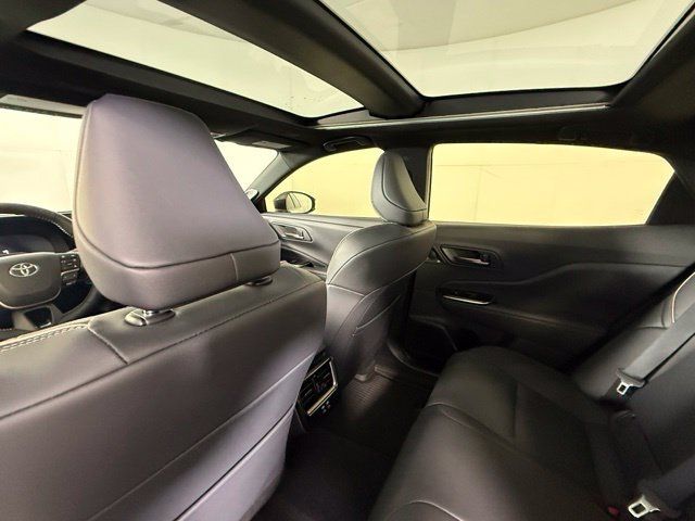 Used 2026 Toyota Crown Platinum AWD/4WD image 25