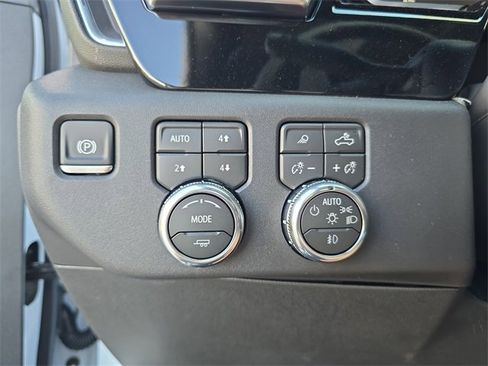 New 2026 GMC Sierra 1500 SLT image 24