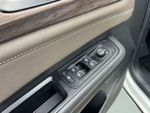 Certified 2025 Volkswagen Atlas SEL image 13