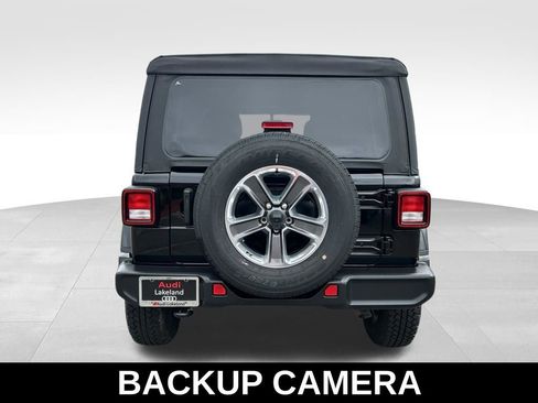 Used 2022 Jeep Wrangler Unlimited Sahara AWD/4WD image 4