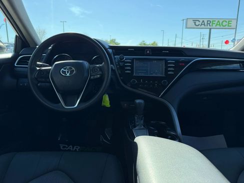 Used 2018 Toyota Camry LE image 25