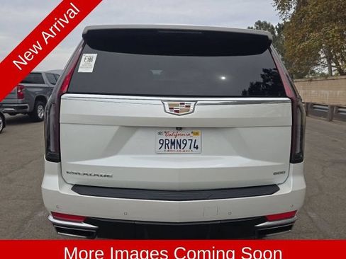 Used 2024 Cadillac Escalade ESV Luxury RWD image 4