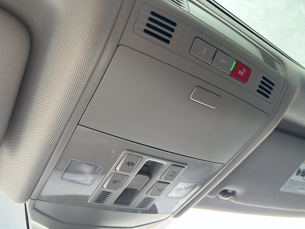 Certified 2024 Volkswagen Jetta SE FWD image 40