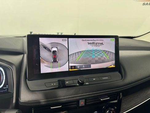 Used 2025 Nissan Rogue Platinum AWD/4WD image 19