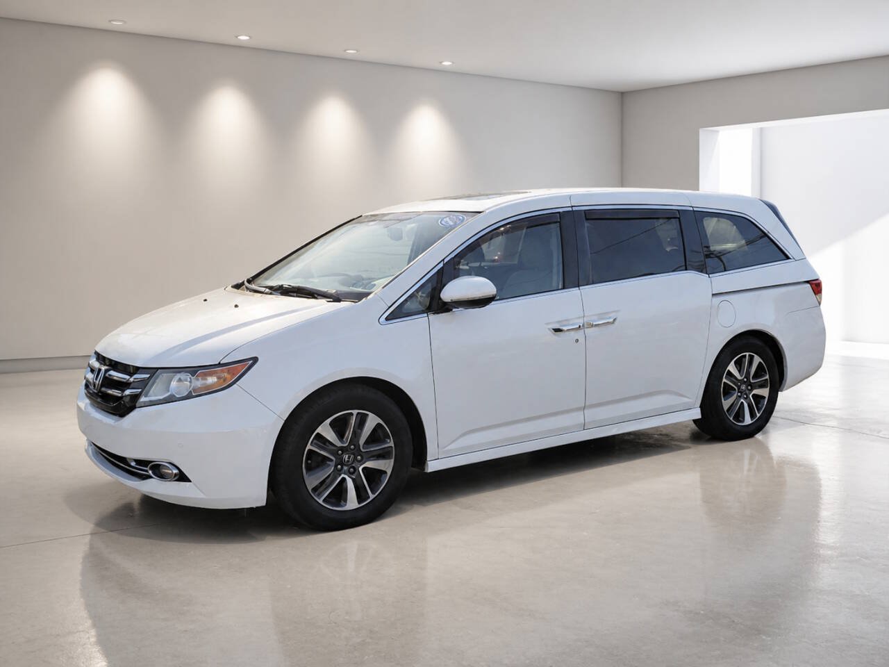 Used 2014 Honda Odyssey Touring Elite image 2