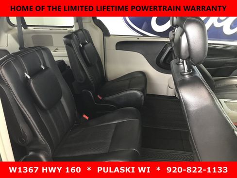 Used 2016 Chrysler Town & Country Touring FWD image 7