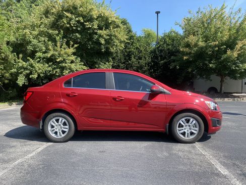 Used 2016 Chevrolet Sonic LT FWD image 10