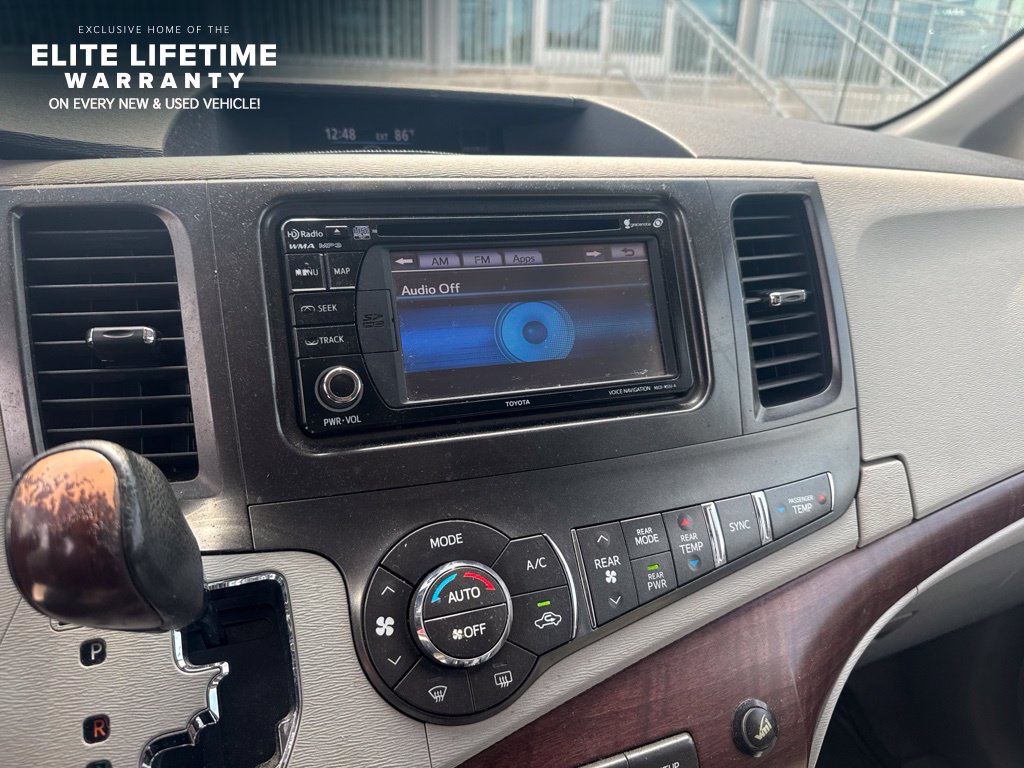 Used 2014 Toyota Sienna XLE FWD image 10