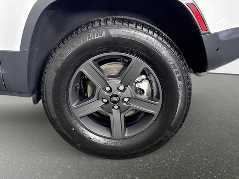 Certified 2023 Land Rover Defender 90 S image 28