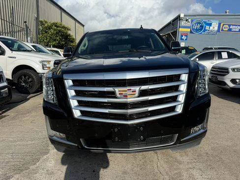 Used 2015 Cadillac Escalade Luxury RWD image 2