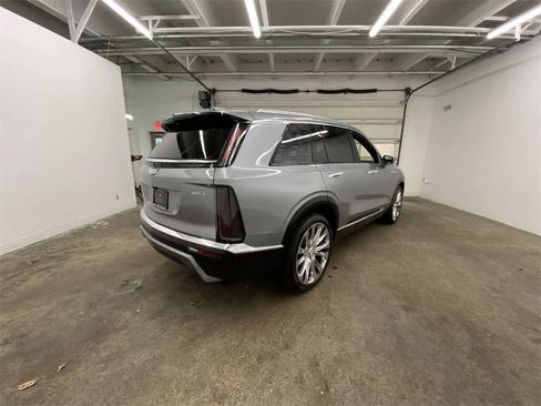 Used 2026 Cadillac Vistiq Premium Luxury image 6