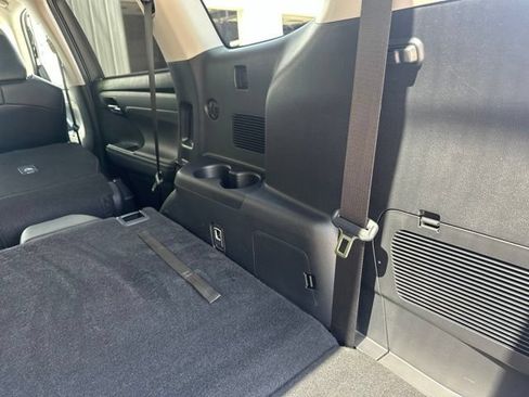 Used 2024 Toyota Highlander XLE AWD/4WD image 65