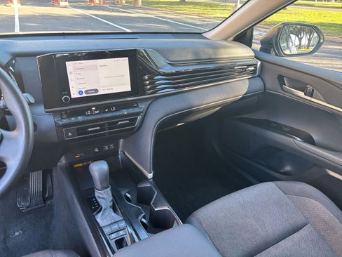 Used 2025 Toyota Camry LE image 29