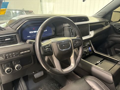 Used 2022 GMC Yukon XL Denali AWD/4WD image 15