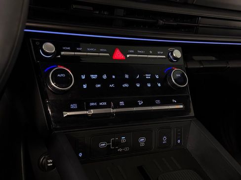 Used 2025 Hyundai Santa Fe Calligraphy image 16