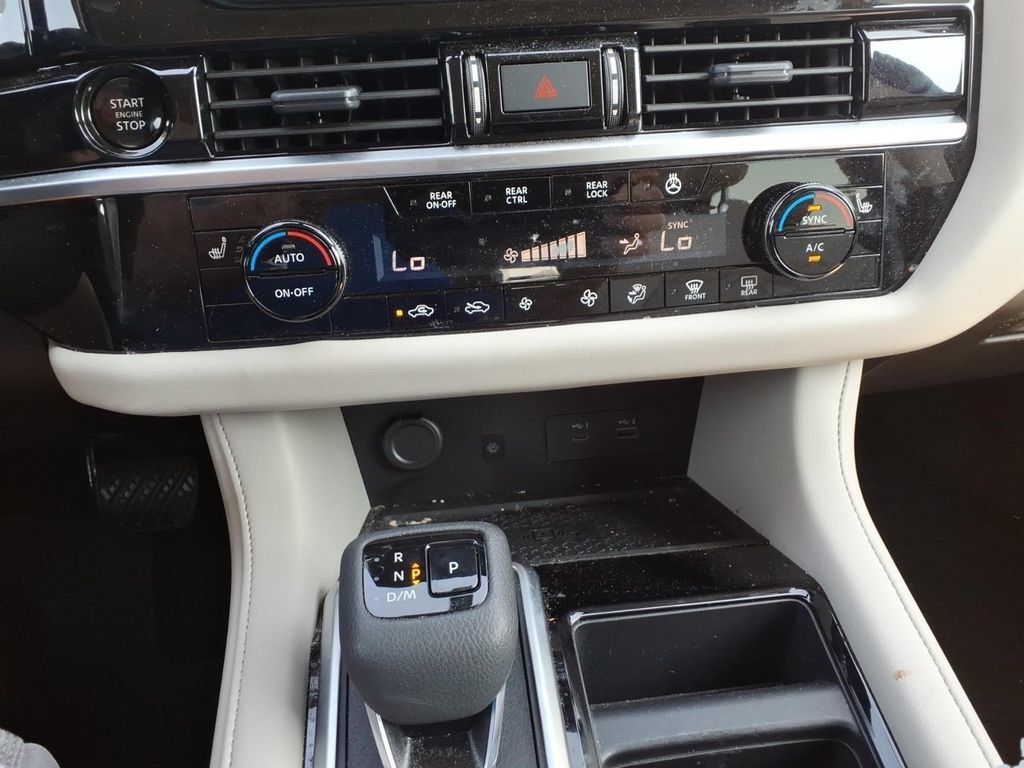 Used 2025 Nissan Pathfinder SL FWD image 22