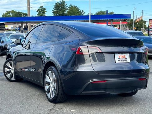Used 2024 Tesla Model Y Long Range AWD/4WD image 14