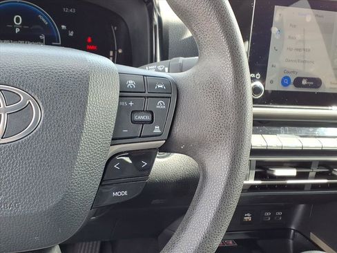 Used 2025 Toyota Camry LE image 21