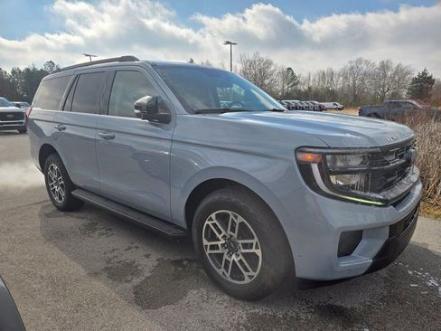 New 2025 Ford Expedition Active AWD/4WD image 2